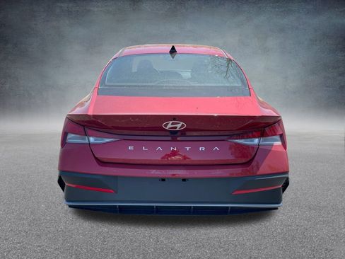 Certified 2025 Hyundai Elantra SE image 31
