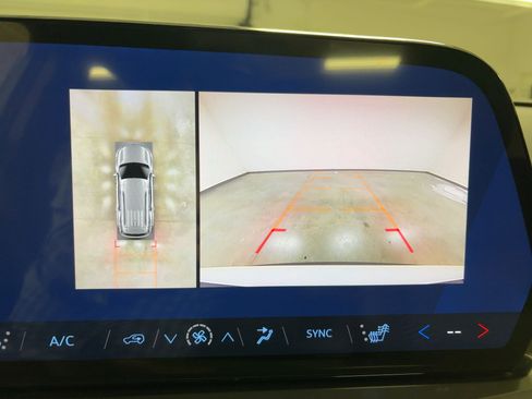 New 2026 Chevrolet Traverse LT w/ Sun and Wheel Package image 24