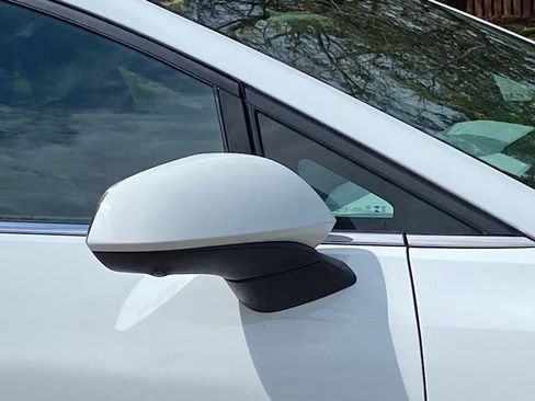 Used 2025 Chevrolet Equinox EV LT image 12