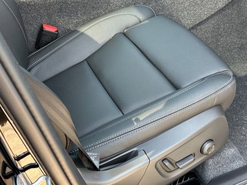 New 2025 Volvo XC40 B5 Ultra w/ Climate Package image 12