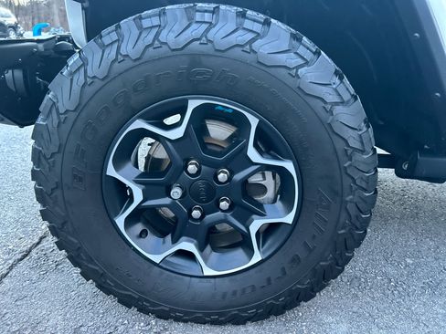 Used 2023 Jeep Wrangler Unlimited Rubicon 4xe w/ Dual Top Group image 22