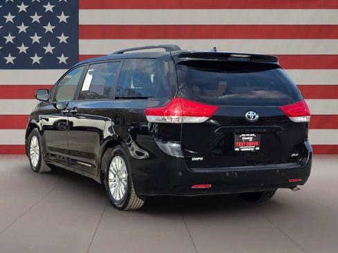 Used 2013 Toyota Sienna XLE image 4