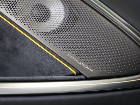 Used 2024 McLaren Artura RWD image 33