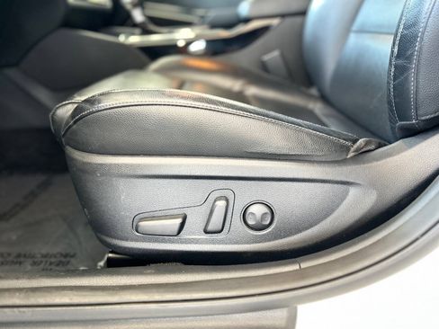 Used 2017 Kia Cadenza Premium FWD image 39