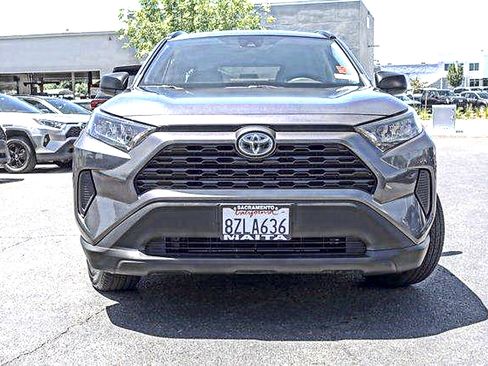 Certified 2021 Toyota RAV4 LE AWD/4WD image 3