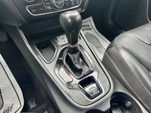 Used 2020 Jeep Cherokee Limited image 26