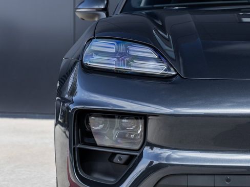 New 2026 Porsche Macan 4 Electric AWD/4WD image 19