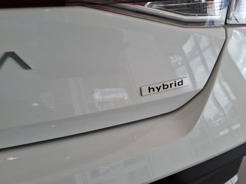Certified 2025 Hyundai Elantra SEL FWD image 17