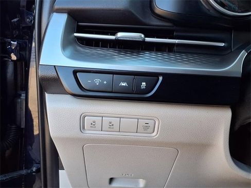 Used 2024 Kia Carnival LX image 12