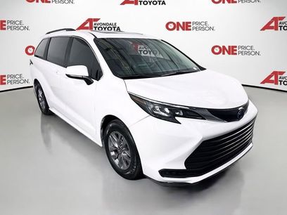 Used 2025 Toyota Sienna LE w/ LE Plus Package