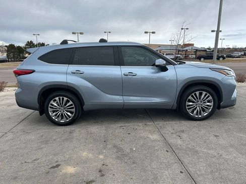 Used 2021 Toyota Highlander Platinum image 9