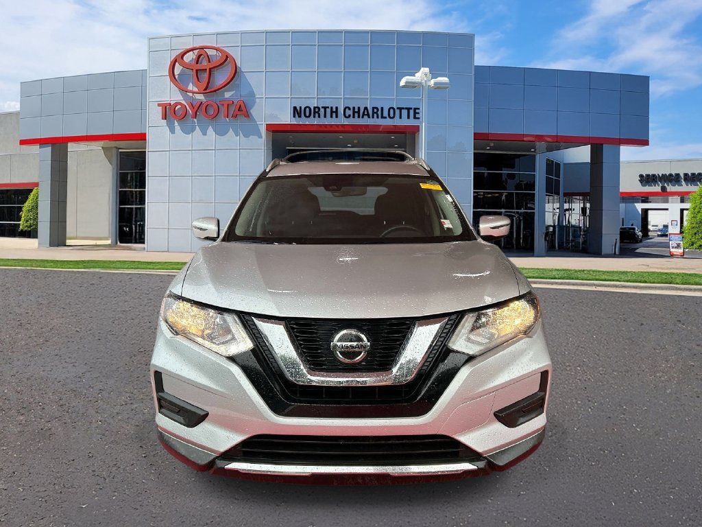 Used 2019 Nissan Rogue SV FWD image 2