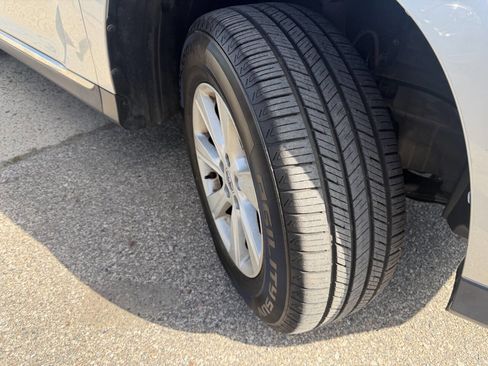 Used 2013 Toyota Highlander Plus AWD/4WD image 3