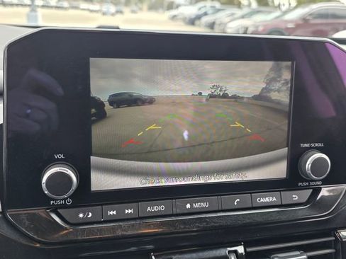 Used 2025 Nissan Pathfinder SV FWD image 32