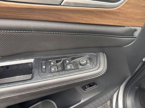 Used 2025 Volkswagen Atlas SE image 9