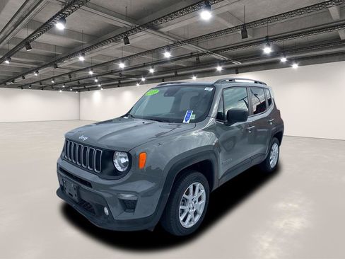 Used 2022 Jeep Renegade Latitude w/ Convenience Group AWD/4WD image 2