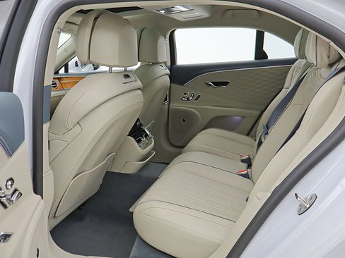 Used 2023 Bentley Flying Spur Azure image 42