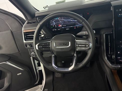 Used 2025 GMC Yukon XL Denali AWD/4WD image 16