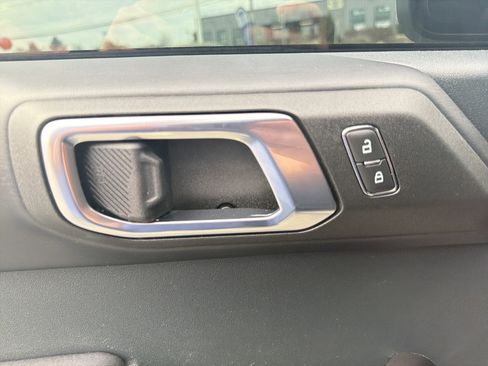 Used 2024 Ford Bronco Badlands AWD/4WD image 16