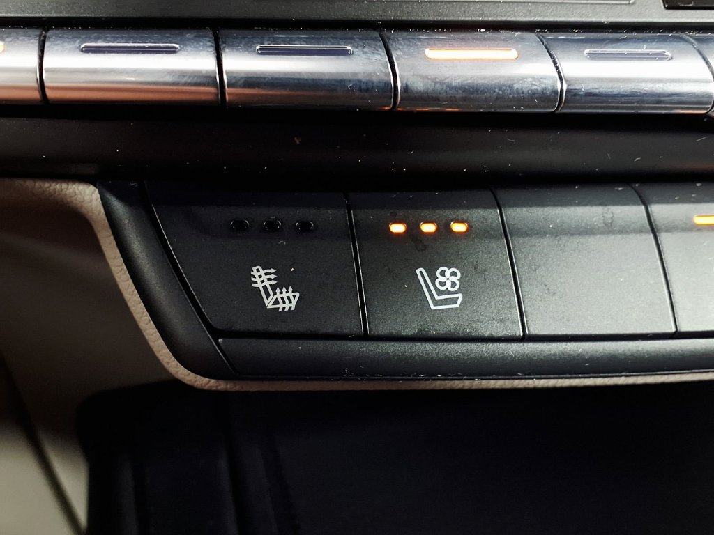 Used 2019 Cadillac XT4 Premium Luxury AWD/4WD image 15