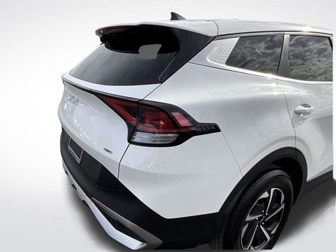 Used 2023 Kia Sportage LX image 12