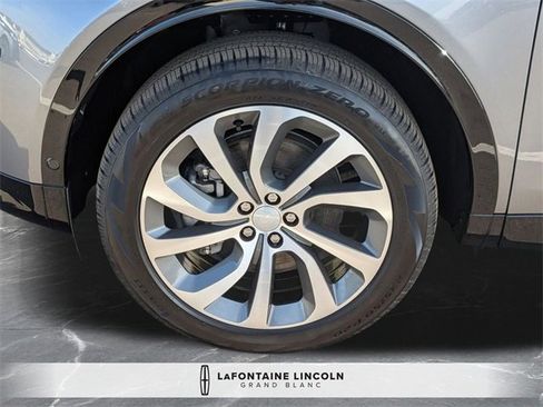 Used 2024 Land Rover Discovery Sport Dynamic SE image 33