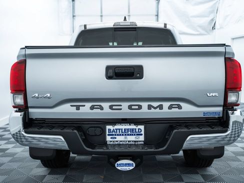 Certified 2022 Toyota Tacoma SR5 AWD/4WD image 6