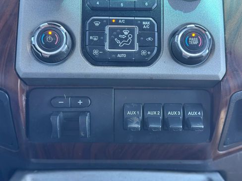 Used 2013 Ford F450 Lariat w/ Lariat Chrome Pkg AWD/4WD image 35
