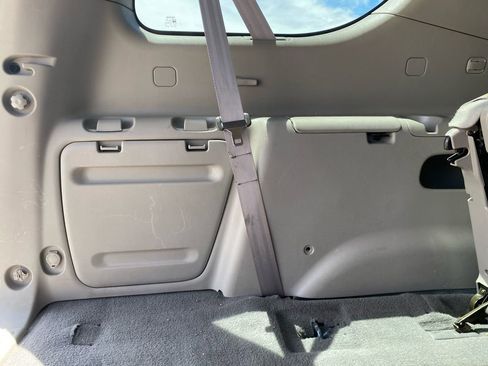 Used 2002 Toyota Sequoia SR5 AWD/4WD image 44