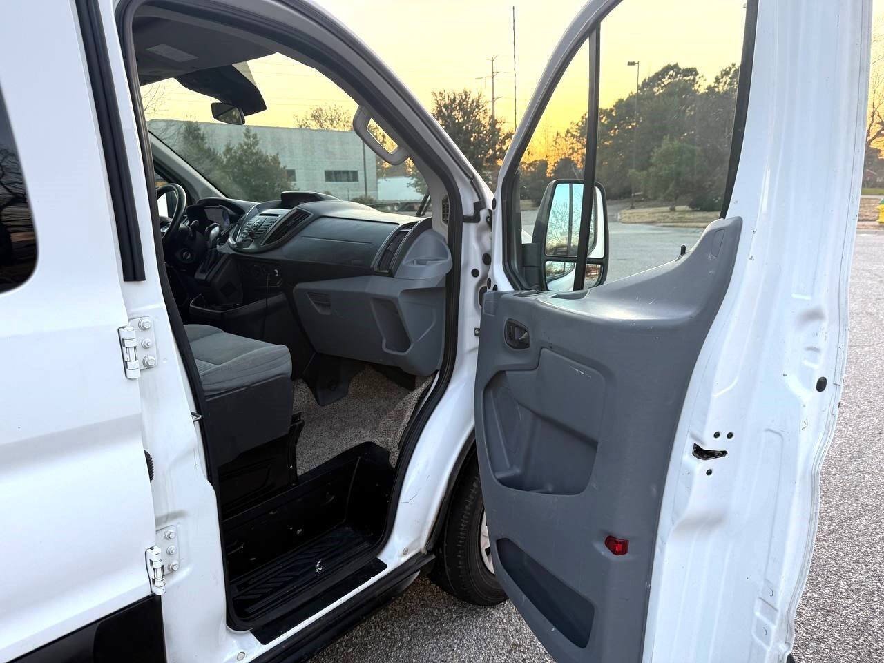 Used 2015 Ford Transit 350 XLT RWD image 16