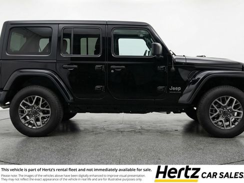 Used 2025 Jeep Wrangler Sahara image 11