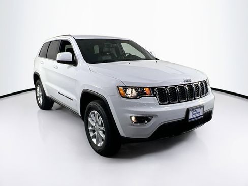 Used 2022 Jeep Grand Cherokee Laredo X AWD/4WD image 3