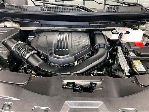 Used 2026 GMC Acadia AT4 w/ Luxury Package AWD/4WD image 9