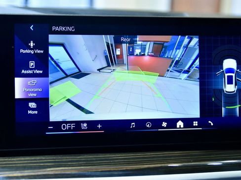 Used 2024 BMW X5 xDrive40i w/ M Sport Package image 18