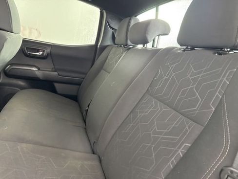 Used 2018 Toyota Tacoma TRD Off-Road image 13