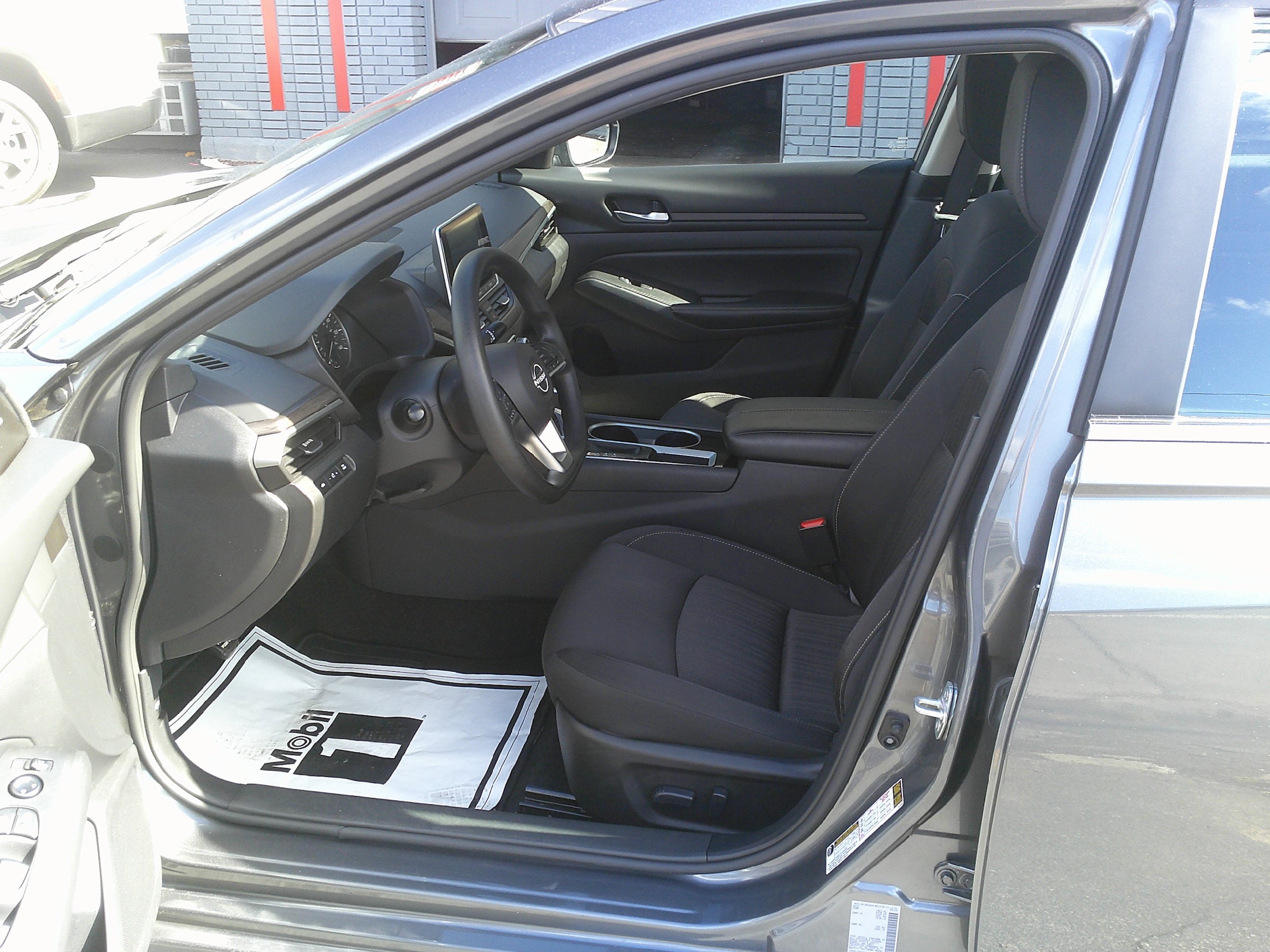 Used 2024 Nissan Altima 2.5 SV FWD image 18