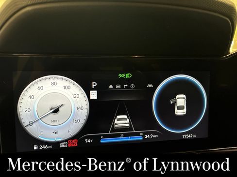 Used 2024 Hyundai Elantra Limited FWD image 18