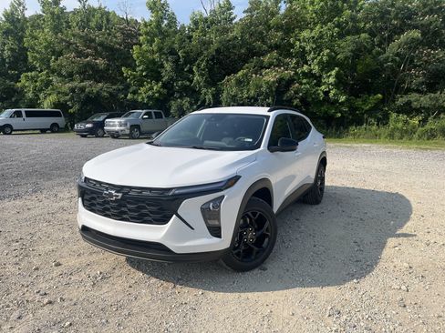 New 2026 Chevrolet Trax LT w/ Midnight Edition FWD image 10