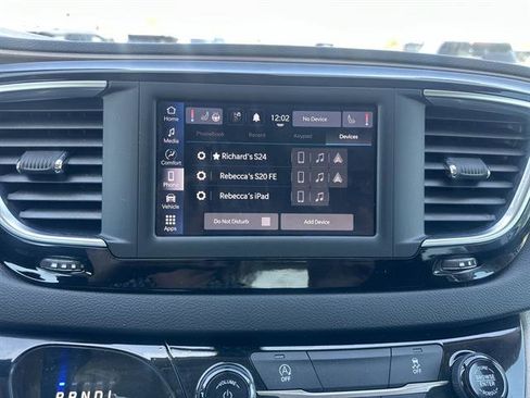 Used 2022 Chrysler Voyager LX image 12