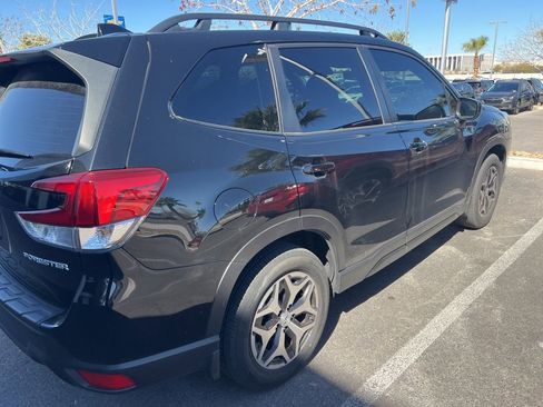 Used 2023 Subaru Forester Premium image 7
