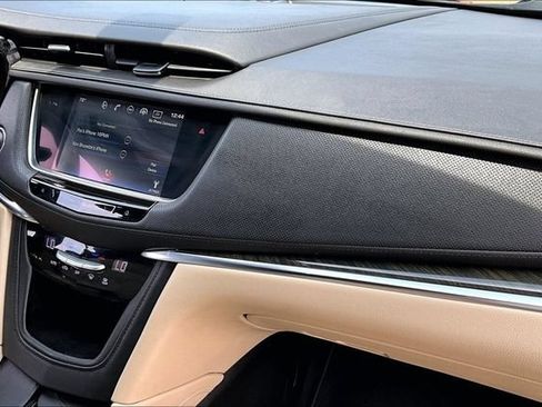 Used 2017 Cadillac XT5 FWD image 16