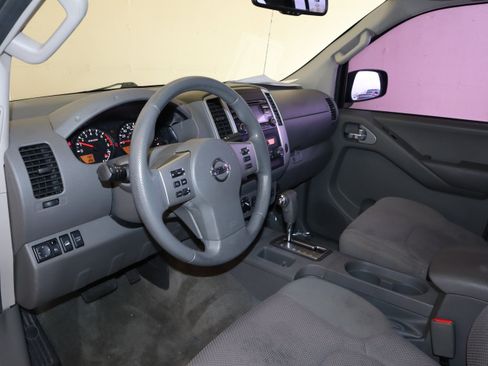 Used 2014 Nissan Frontier SV w/ SV Value Truck Package AWD/4WD image 23