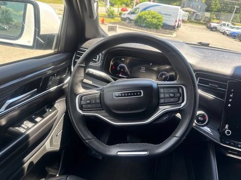 Used 2022 Jeep Wagoneer Series III AWD/4WD image 23