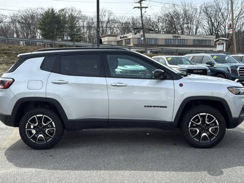 Certified 2025 Jeep Compass Trailhawk w/ Trailhawk Convenience Group AWD/4WD image 5
