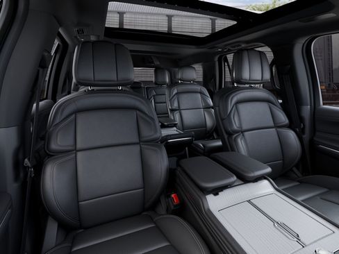 New 2027 Lincoln Navigator Reserve w/ Jet Appearance Package AWD/4WD image 10
