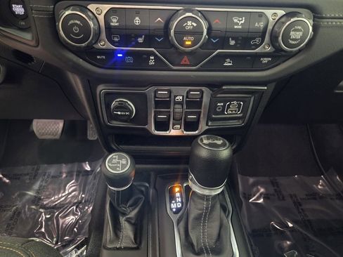 Certified 2025 Jeep Wrangler Sahara image 15