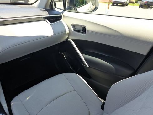 Used 2025 Toyota Corolla Cross L FWD image 18