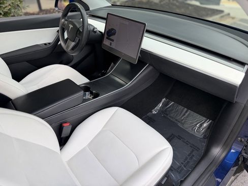 Used 2020 Tesla Model Y Long Range image 32