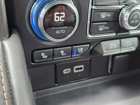 Used 2024 GMC Yukon AT4 w/ Technology Package AWD/4WD image 21