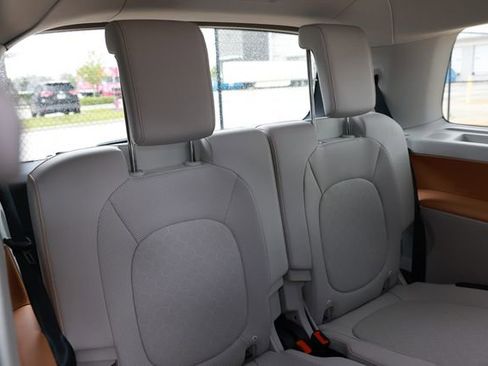 Used 2025 Volkswagen ID. Buzz 1st Edition RWD image 27